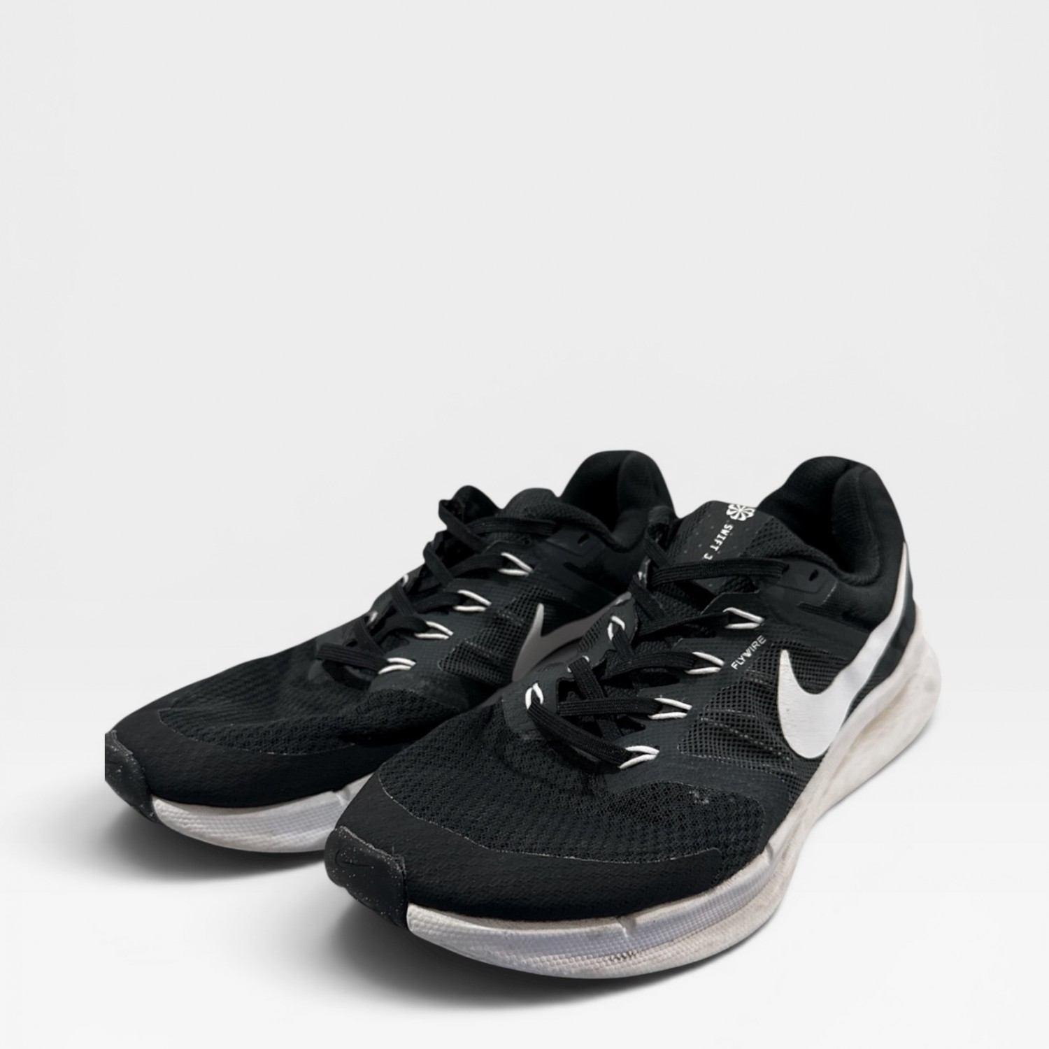 Nike Flywire Black White / Pre-Owned